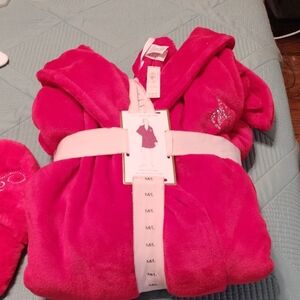 Victoria Secret Pink PlushRobe And Matching Slippers